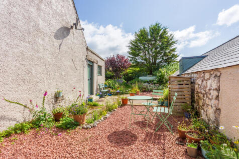 Patio &amp; Garden Area