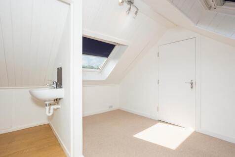 Top Floor Bedroom &amp; Wash Room