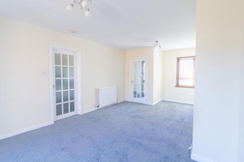 Lounge to Kitchen