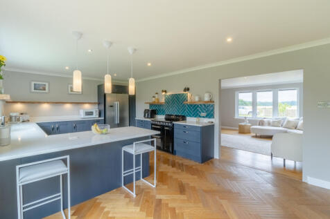 Dining Kitchen to Lounge