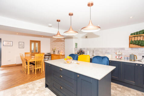 Kitchen/Dining Area