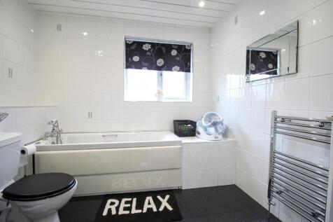 En suite Bath