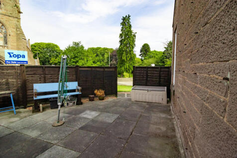 Fenced Side Garden