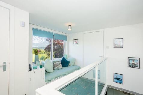 Upstairs Landing &amp; Window Seat