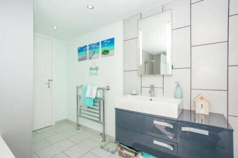 Upstairs Family Bathroom