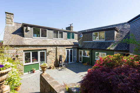 Rear View &amp; Courtyard