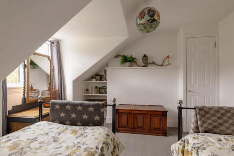 Bed 2 alt