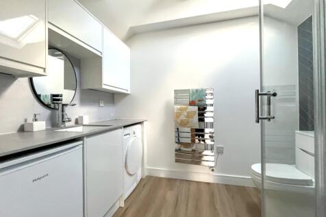 Utility/Shower Room