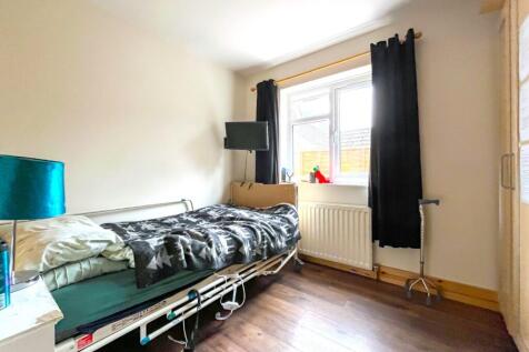 Reception/Bedroom 4