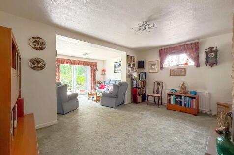 Lounge-Dining Room