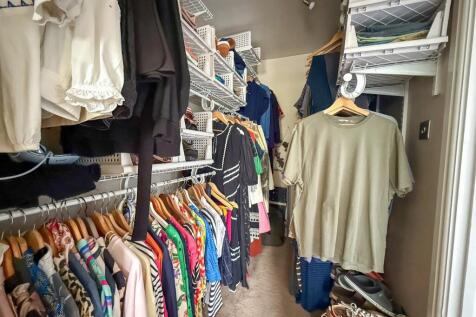Walk-In Wardrobe