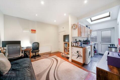 Flat 2, 80 Welldon Crescent - FSD3R7Tnzg4SJoXAM4N3
