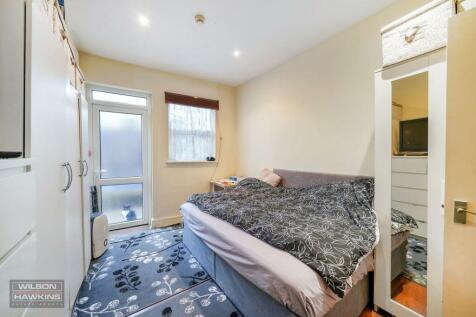 Flat 2, 80 Welldon Crescent - gvabxeAja8ccTn7ZiXOL