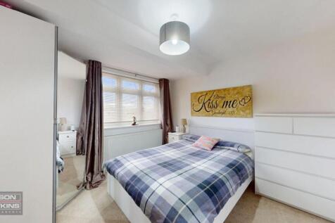 17 Old Kenton Lane, - EwbiiuVoptZBcfnIwBa4.jpg