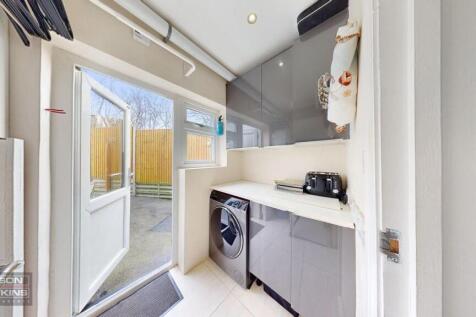 17 Old Kenton Lane, - bKbELemLvGlRvzTBXuYY.jpg