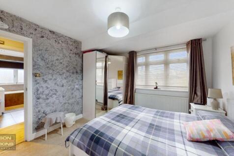 17 Old Kenton Lane, - yX7rrVdKbX07PL1inyus.jpg