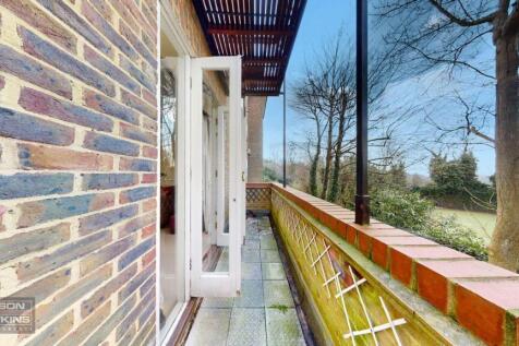 Flat 14, Glasfryn Court - B5IITcXUIhwABA3L3sap.jpg
