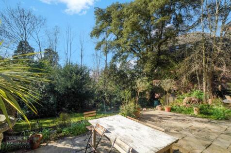 Holm Oak, Mount Park Avenue - EqrzkwpqDiDoMEK71POC