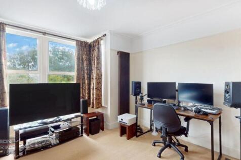 35 Welldon Crescent - xsMnMyrpHL75KHsCwTX3.jpg