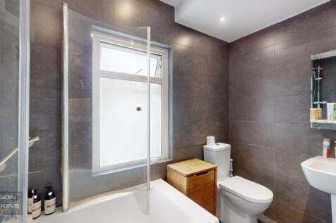 35 Welldon Crescent - QO174fE52WwQsC72jBbg.jpg