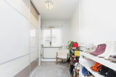 DRESSING ROOM / BEDROOM 5