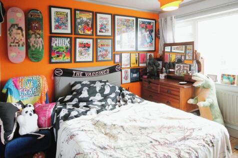 Bedroom 2.JPG