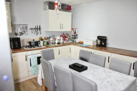 Kitchen..JPG