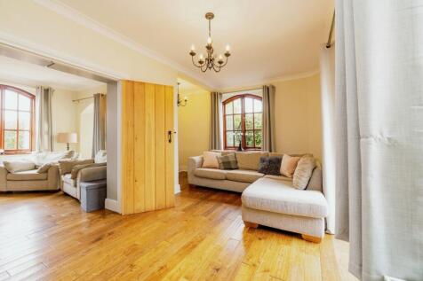 Lounge/Sitting Room