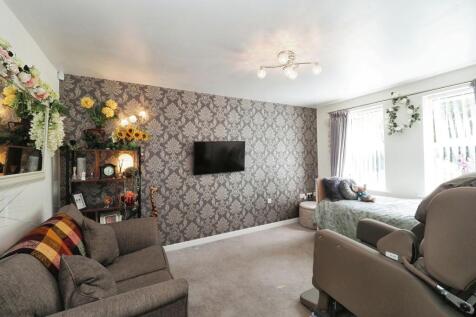 Inviting and Cosy Lounge area with great Natural Light