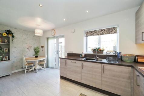 Contemporary and Bright, Kitchen and Dining Space - Integrated Appliances