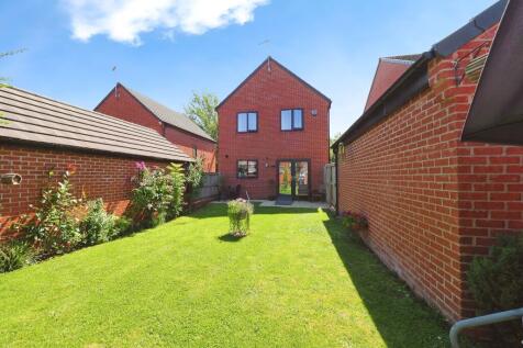 Very Pretty Rear Garden, Look at that Sun