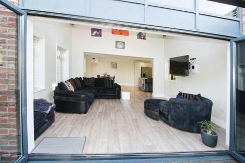 Garden room through folding doors.JPG