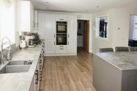 Kitchen through to utility.JPG