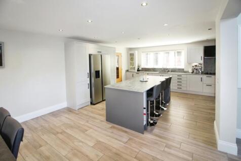 Kitchen,..JPG