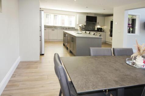 Kitchen..JPG