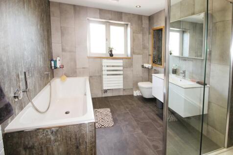 Family Bathroom.JPG