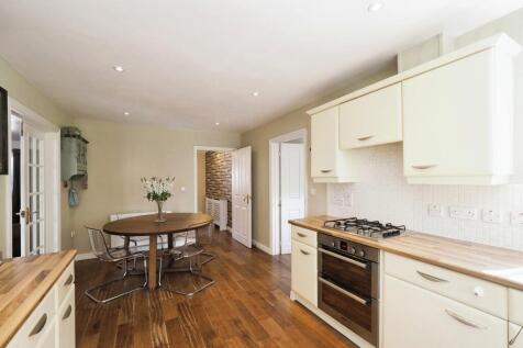 Stunning Open Plan Kitchen/Dining with Separate Utility