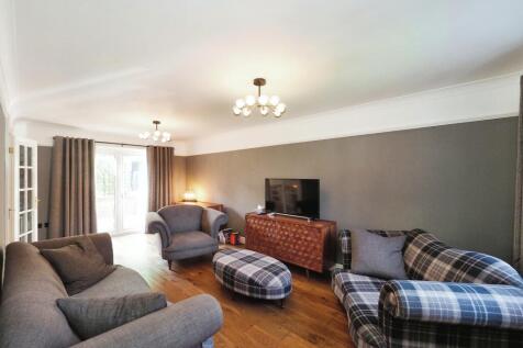 Spacious yet Cosy Lounge for the Family with Double Doors
