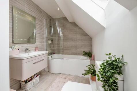 En-Suite Bathroom