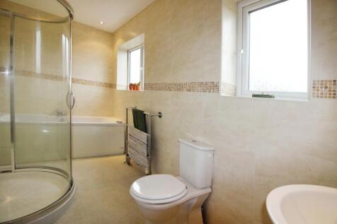 Family bathroom.JPG