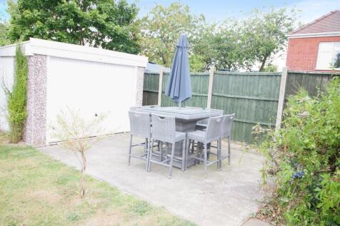 Garden seating area and additional storage.JPG