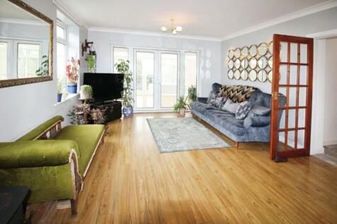 Lounge to conservatory