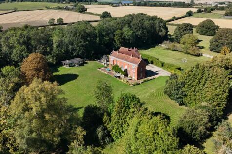 Showing closer of estate.JPG