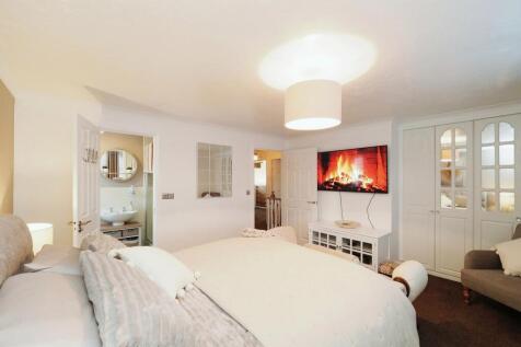 Very generous master bedroom with en suite.