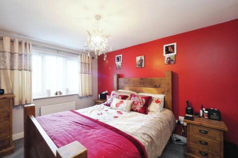 Large Master Bedroom with En Suite