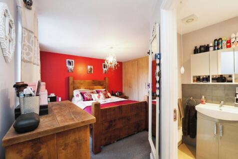 Large Master Bedroom with En Suite