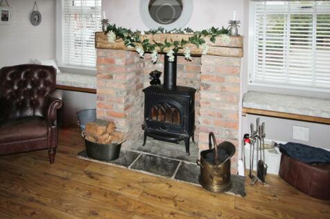 Middle room fireplace