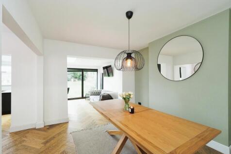 Cosy and Welcoming Dining Room