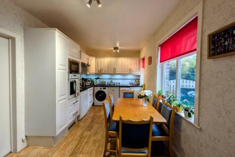 Kitchen / Dining