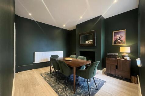 Dining room v